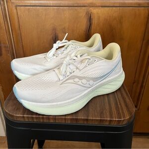 Saucony Women's Ride 18 “Cloud” Running Shoes size 9